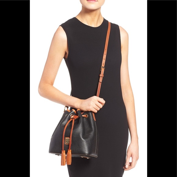Dooney & Bourke Handbags - DOONEY AND BURKE PRE OWNED BUCKETS BAG
